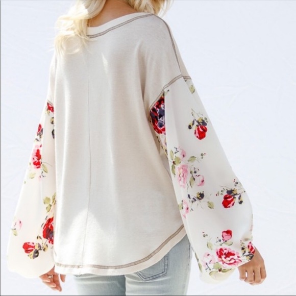 Long sleeve top w/floral sleeve design - Picture 2 of 6